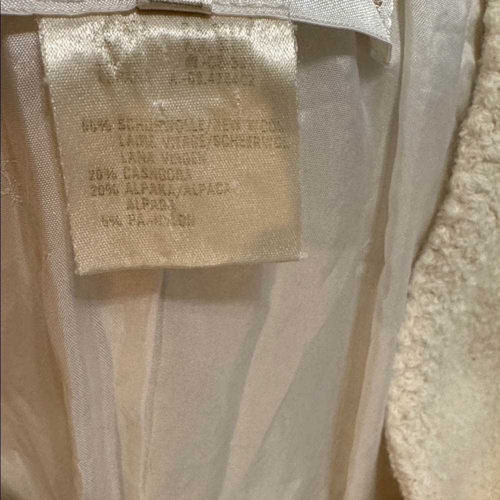 Vintage Escada by Margaretha Ley Cream Bouclé Wool Blazer Pearl Gold Buttons 38 - Picture 4 of 11